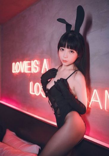 小女孩的胸