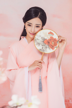 教练在水下吸吮我的乳汁