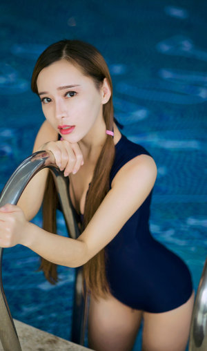 小东西我们两个C你自己